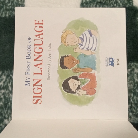 My First Book Of Sign Language - Picture 2 of 6